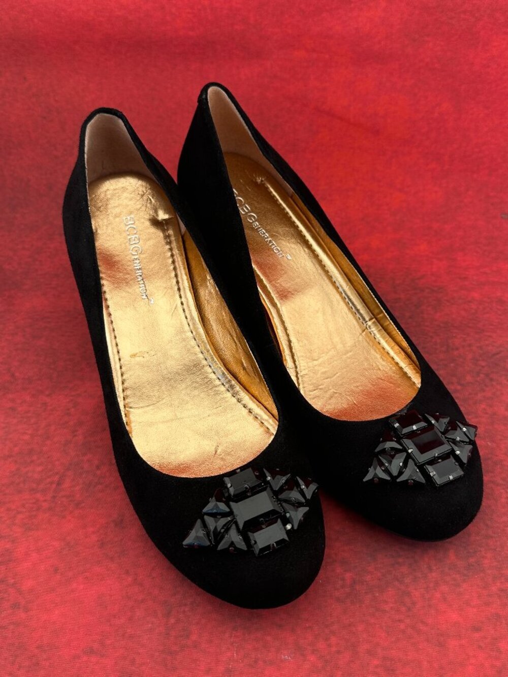 BCBGENERATION BLACK SUEDE WEDGE HEEL JEWELED TOE EMBELLISMENT WOMEN SHOES - 7B
